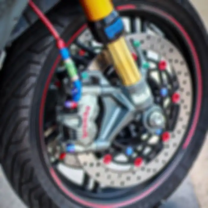 Bagian depan comot part moge Yamaha R1.