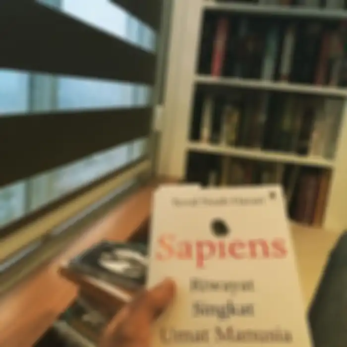 Koleksi buku di rumah Ariel NOAH