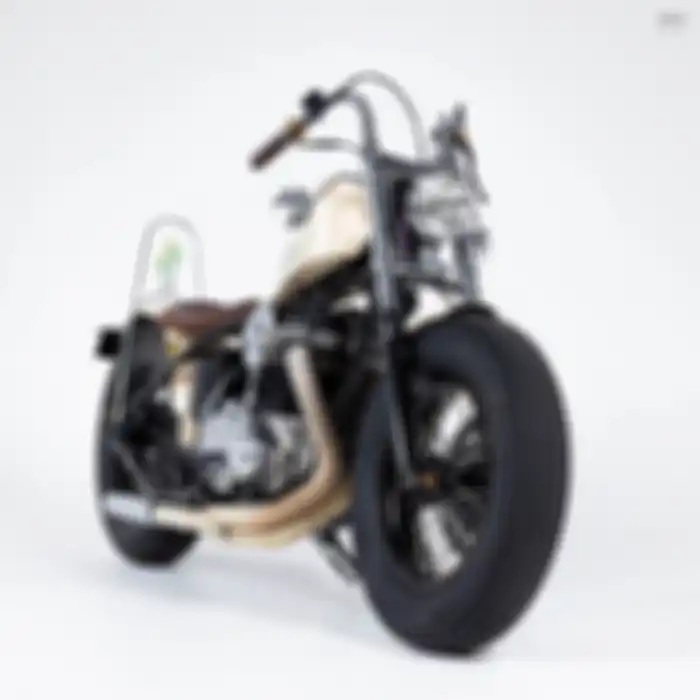 Modifikasi motor bobber hardtail basis Kawasaki W650 karya Deus ex Machina Australia.