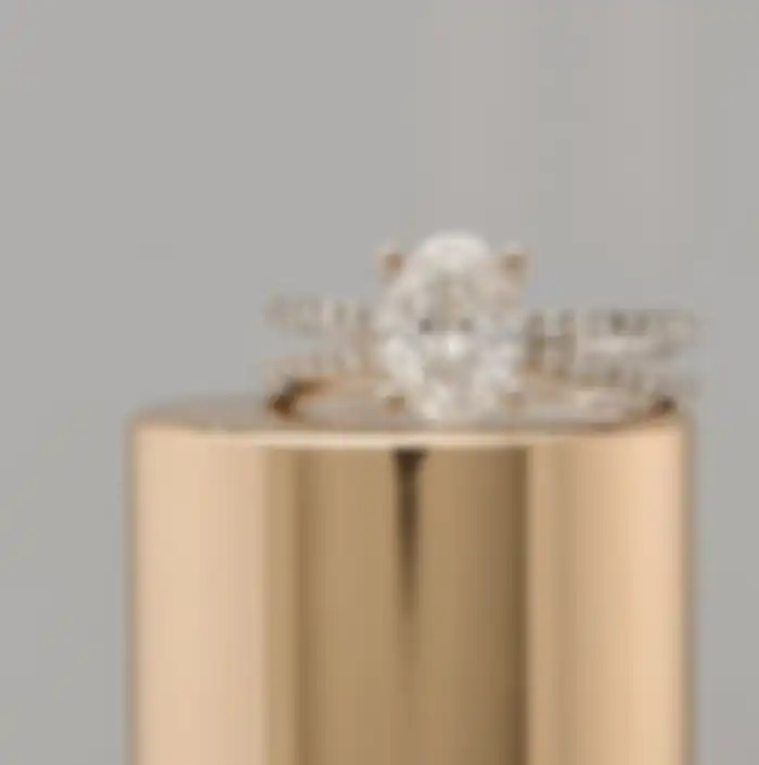 Cincin gaya pavé untuk tampilan klasik. 