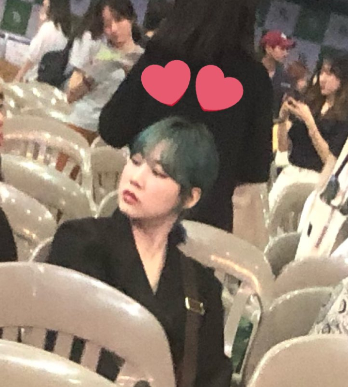 Park Jimin mendukung X1