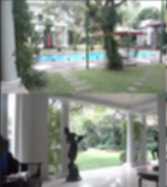 Taman dan kolam renang di rumah Nia Ramadhani