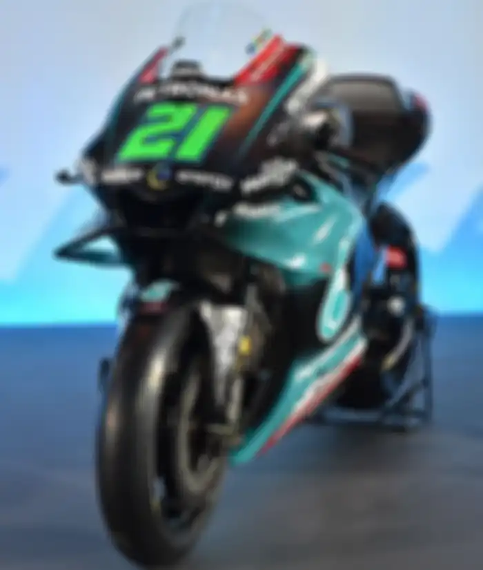 Yamaha YZR-M1 milik Franco Morbidelli versi 2019 dengan suspensi depan sudah karbon
