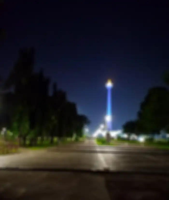 Tugu Monas saat malam