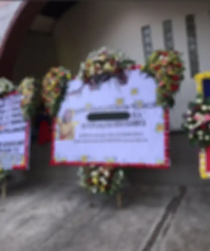 Karangan bunga saat wisuda
