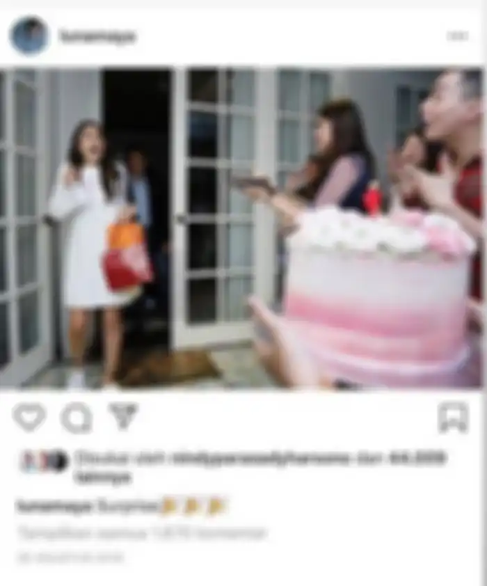 Foto jadul saat Reino Barack memberikan kue ulang tahun kepada Luna Maya