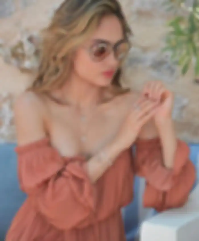 Foto berani Cinta Laura