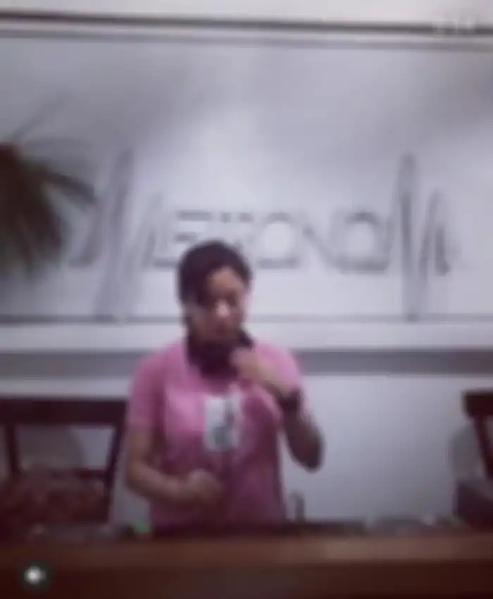 Vitalia Sehsya sedang menjadi DJ