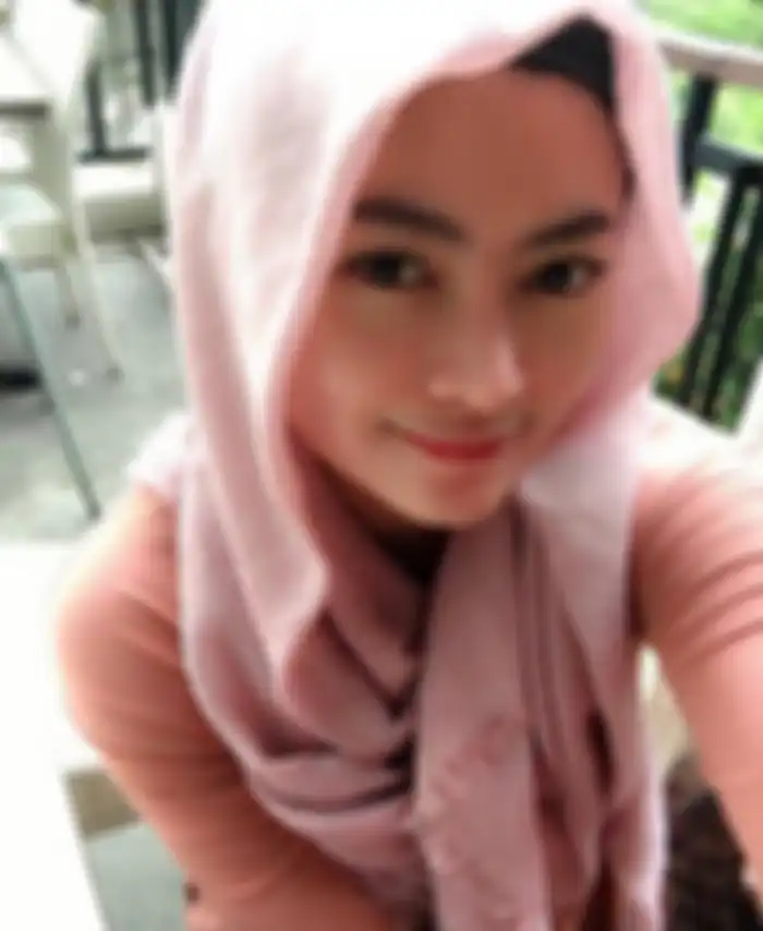 Vitalia Sesha berhijab