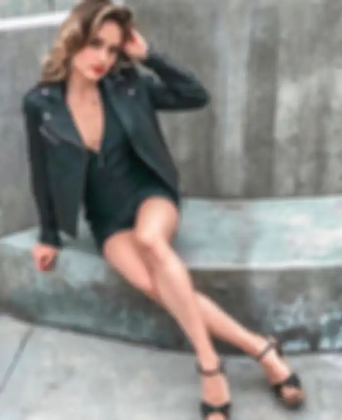 Foto berani Cinta Laura