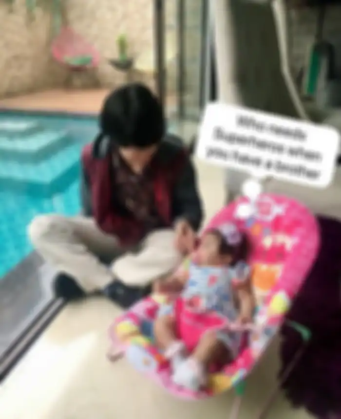 Pemandangan Kolam Renang dari Dapur Andi Soraya