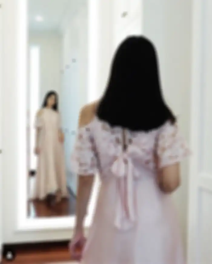 Wardrobe di rumah Ririn Dwi Ariyanti