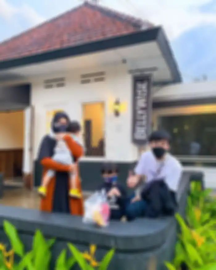 potret dr Tirta akur dengan mantan istrinya