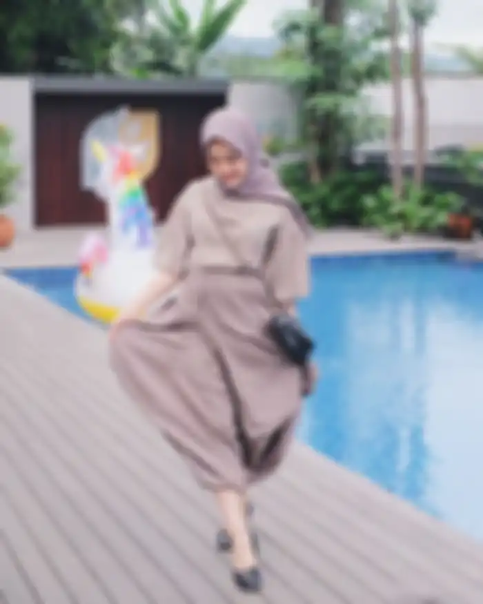 Diandra Marsha Shafiera kerap tampil dengan outfit nuansa earth tone.