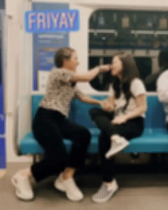 Gaya kompak Marsha Aruan dan Michelle Aruan