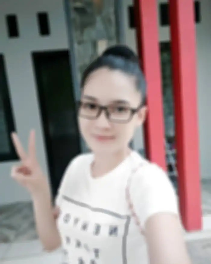 Tampak depan rumah Nella Kharisma