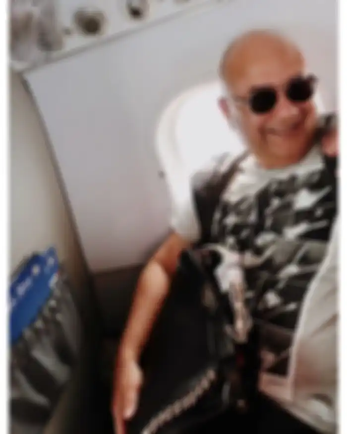 Irwan Mussry saat memangku tas Maia Estianty