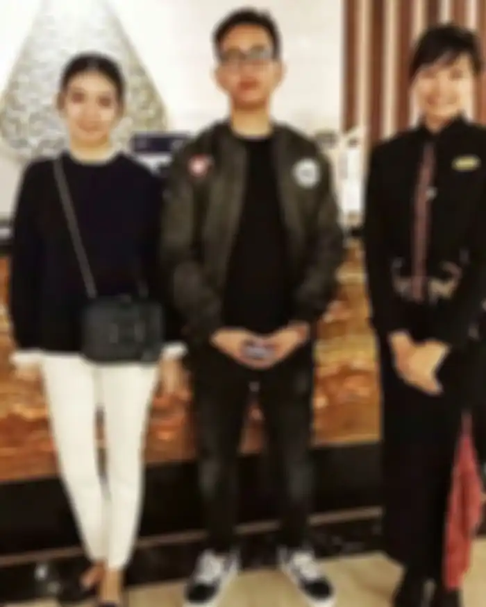 Selvi Ananda dan Gibran Rakabuming Raka mengunjungi Hotel Santika.