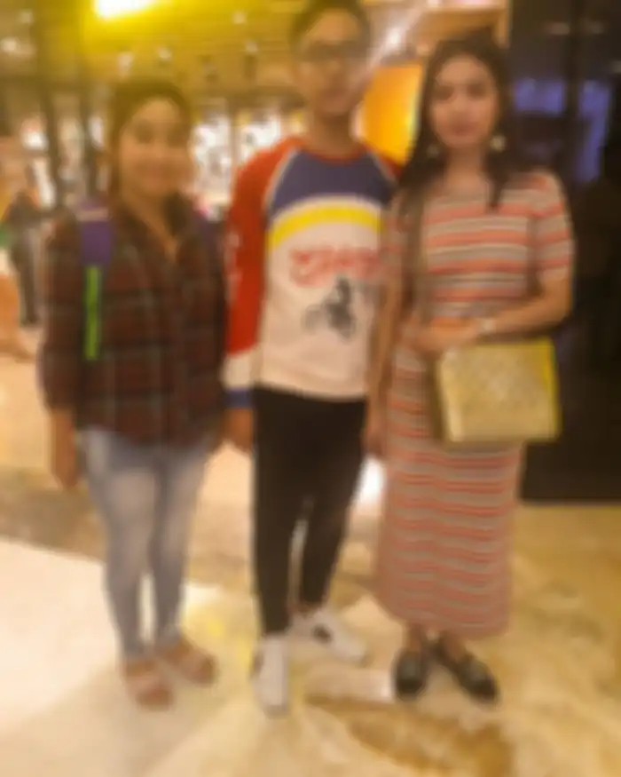 Selvi Ananda saat nge-mall bareng dengan keluarga