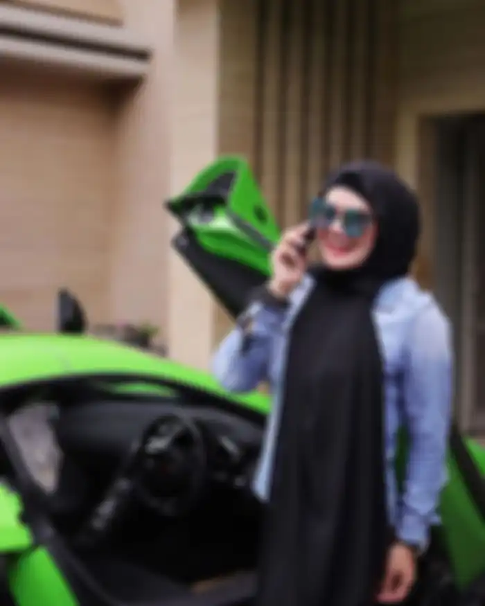 Sarita juga punya mobil sport mewah bernilai fantastis