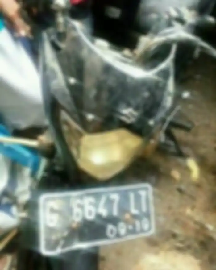 Telah ditemukan motor Suzuki Satria Fu 150 di bendungan Gembiro di Kesesi, Kab.Pekalongan.