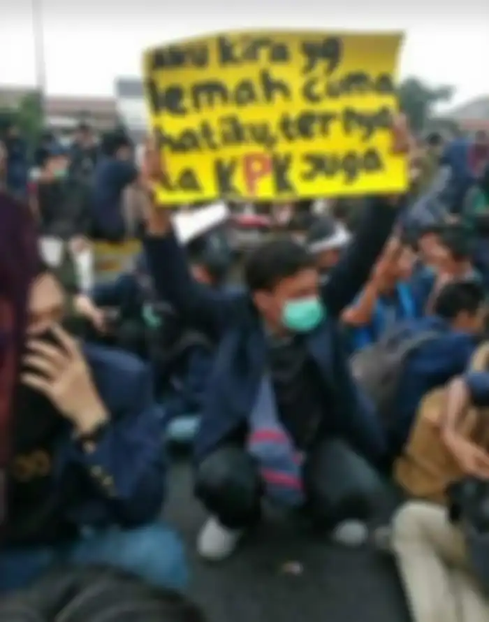 Poster lucu demo mahasiswa