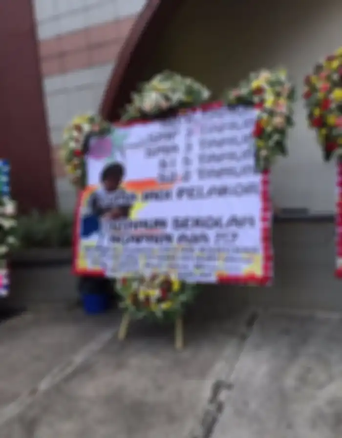 Karangan bunga saat wisuda