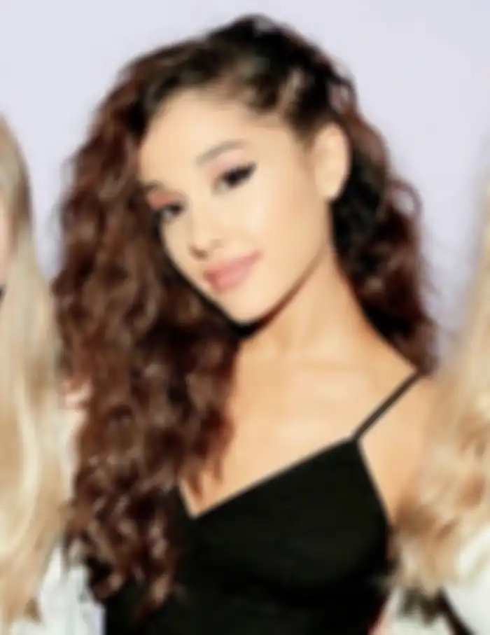 Ariana Grande rambut keriting
