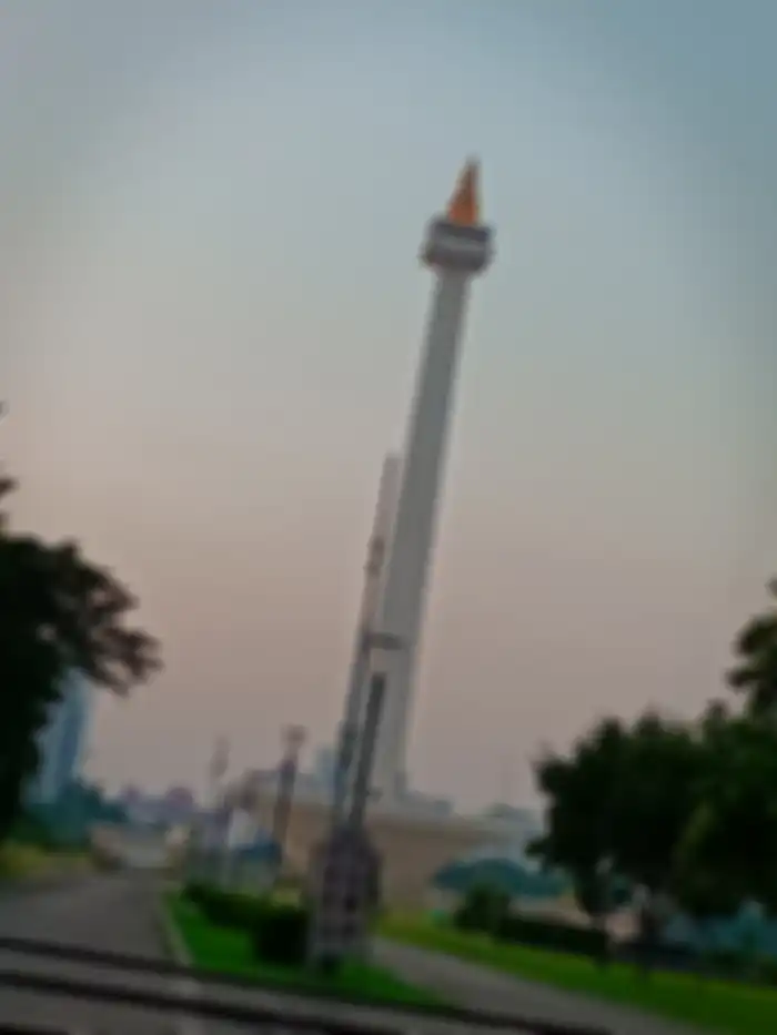 Tugu Monas dengan digital zoom jam 17:36