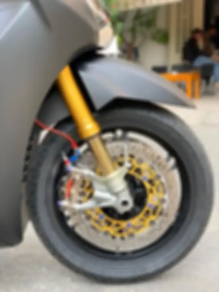Kaki depan super kekar