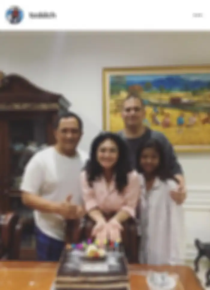 Ruang makan pertama di rumah Bella Saphira