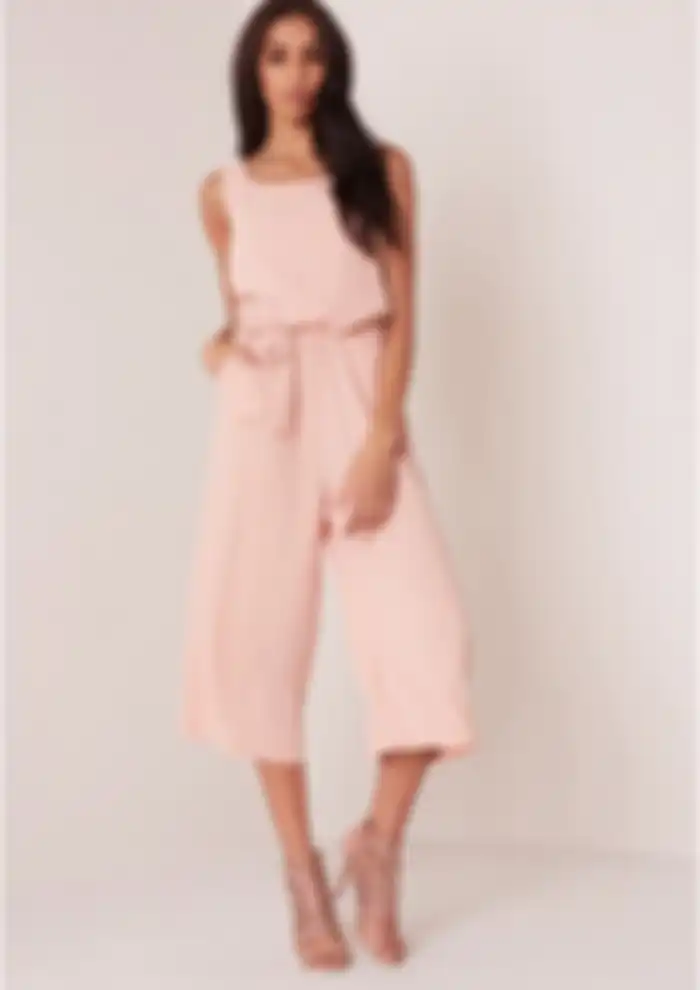 Model jumpsuit yang cocok untuk Libra