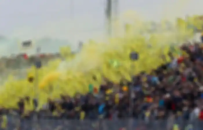 Asap tebal yang berasal dari fans Valentino Rossi.