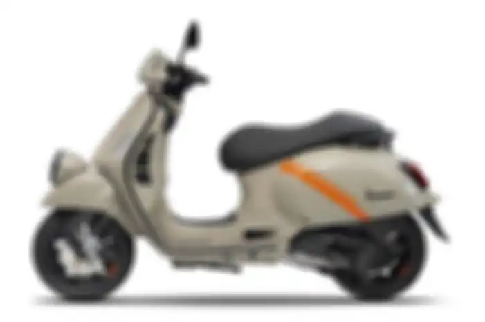 Vespa GTV 2023 dibalut warna Beige Sabbia.