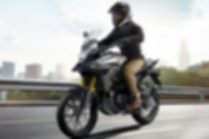 Honda CB150X.