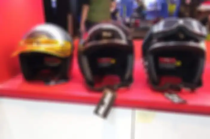 Helm half face retro NJS NR80s.