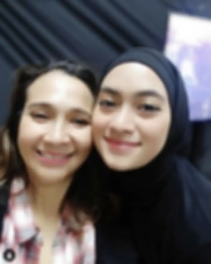 Artis lawas Iyut Bing Slamet (kiri), yang juga tante dari artis Ayudia Bing Slamet (kanan), diamankan pihak kepolisian karena kasus narkoba.