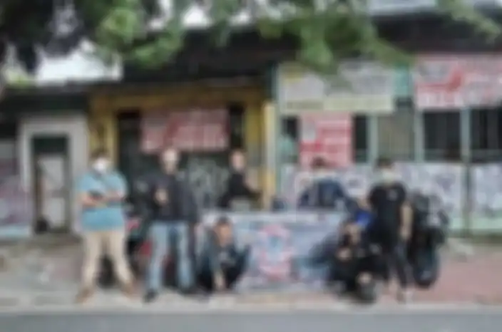 R15 V3 Indonesia dalam kegiatan baksos berbagi takjil.