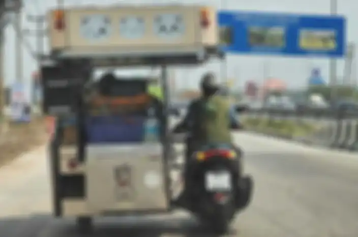 Paman Samsen mengendarai Yamaha NMAX gerobakan, tempuh perjalanan 300 km dari Bangkok menuju kampung halaman di Nakhon Ratchasima.