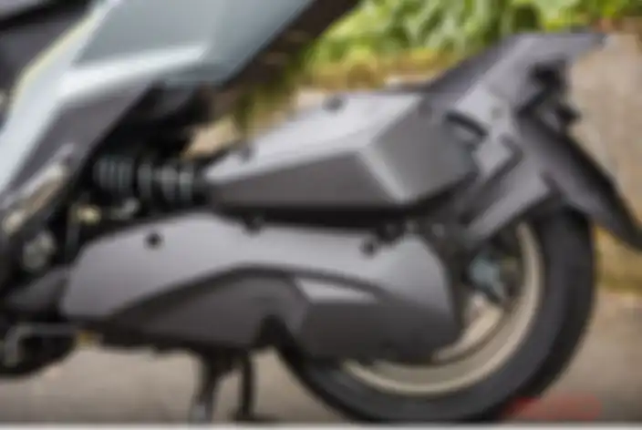 Mesin dan monosok di SYM DRG 158.