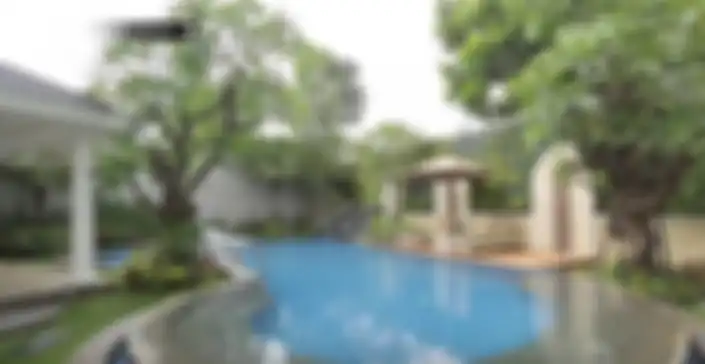 Kolam Renang di Rumah Andre Taulany