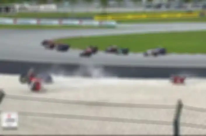 Crash di tikungan pertama lap pertama Race 2 SS600 ARRC Malaysia 2022, melibatkan Andi Gilang dengan pembalap Thailand Ratthapong Wilairot.