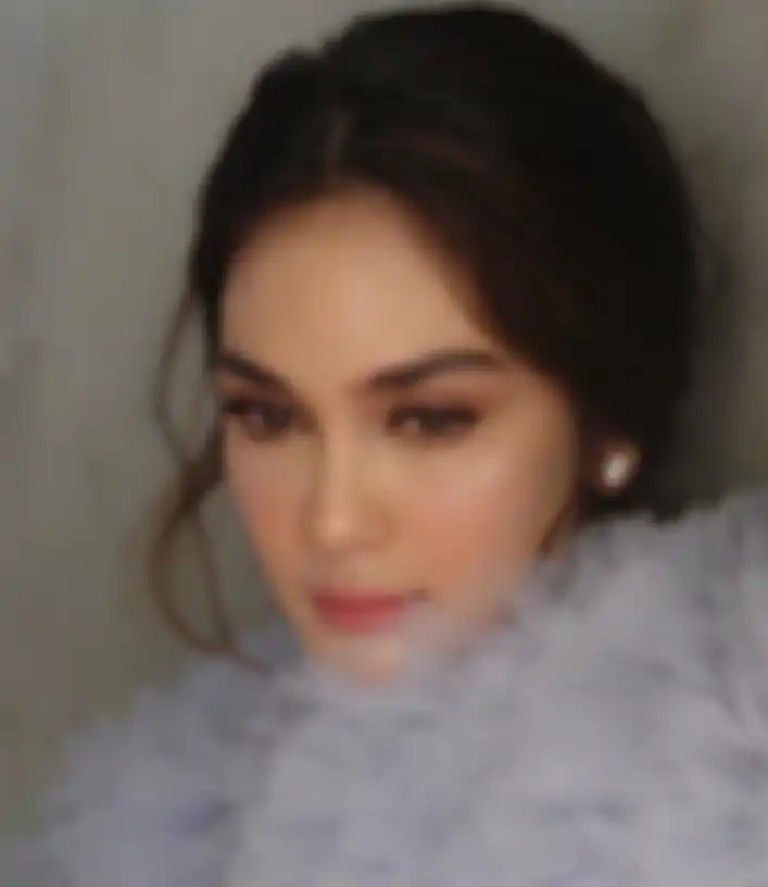 Penampilan Terbaru Luna Maya dengan Makeup Flawless
