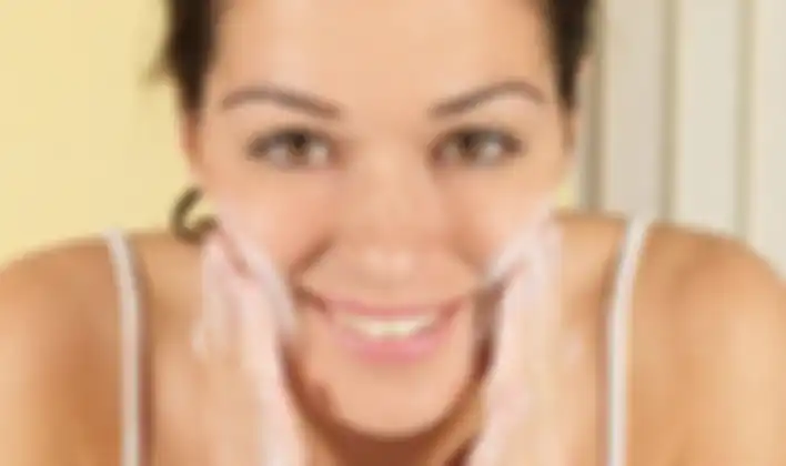 mencuci muka