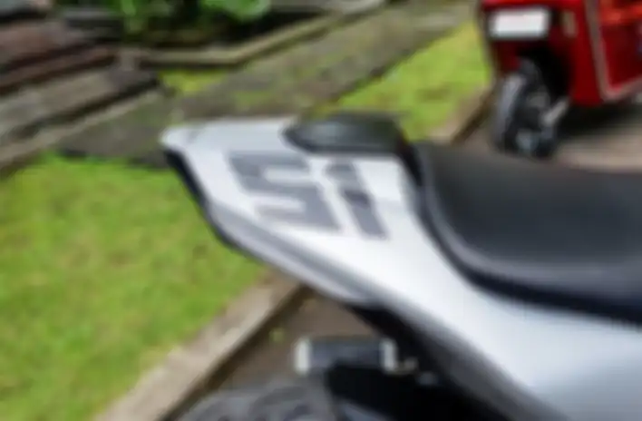 Sub frame dipotong sehingga jadi pendek sesuai gaya sporty dari konsep futuristic racer.