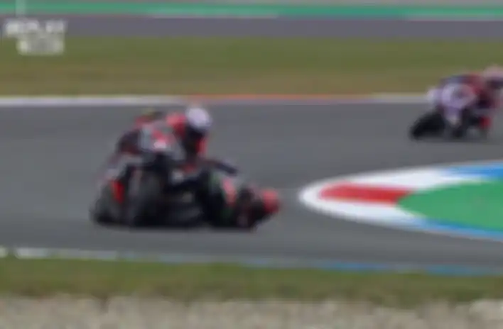 Fabio Quartararo crash mengenai Aleix Espargaro di tikungan 5 MotoGP Belanda 2022.
