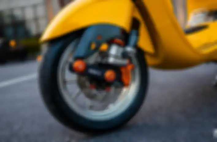 Upgrade pengereman dan suspensi depan menggunakan spare part Stage 6.