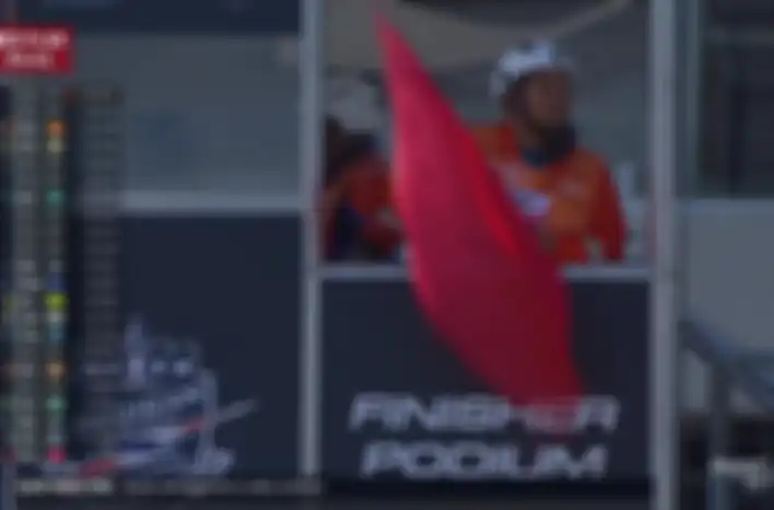 Red flag berkibar di tengah sesi FP Moto2 Thailand 2024.