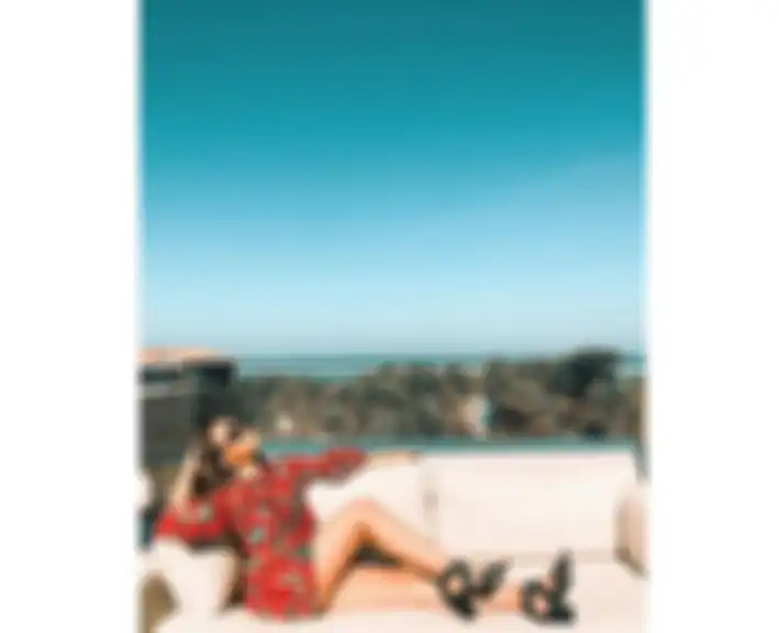 Outfit merah Ayla Dimitri