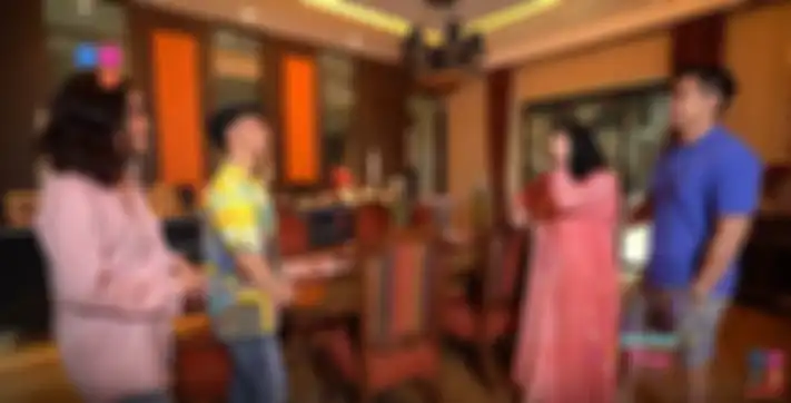 Potret ruang keluarga dan ruang makan rumah Jennifer Jill